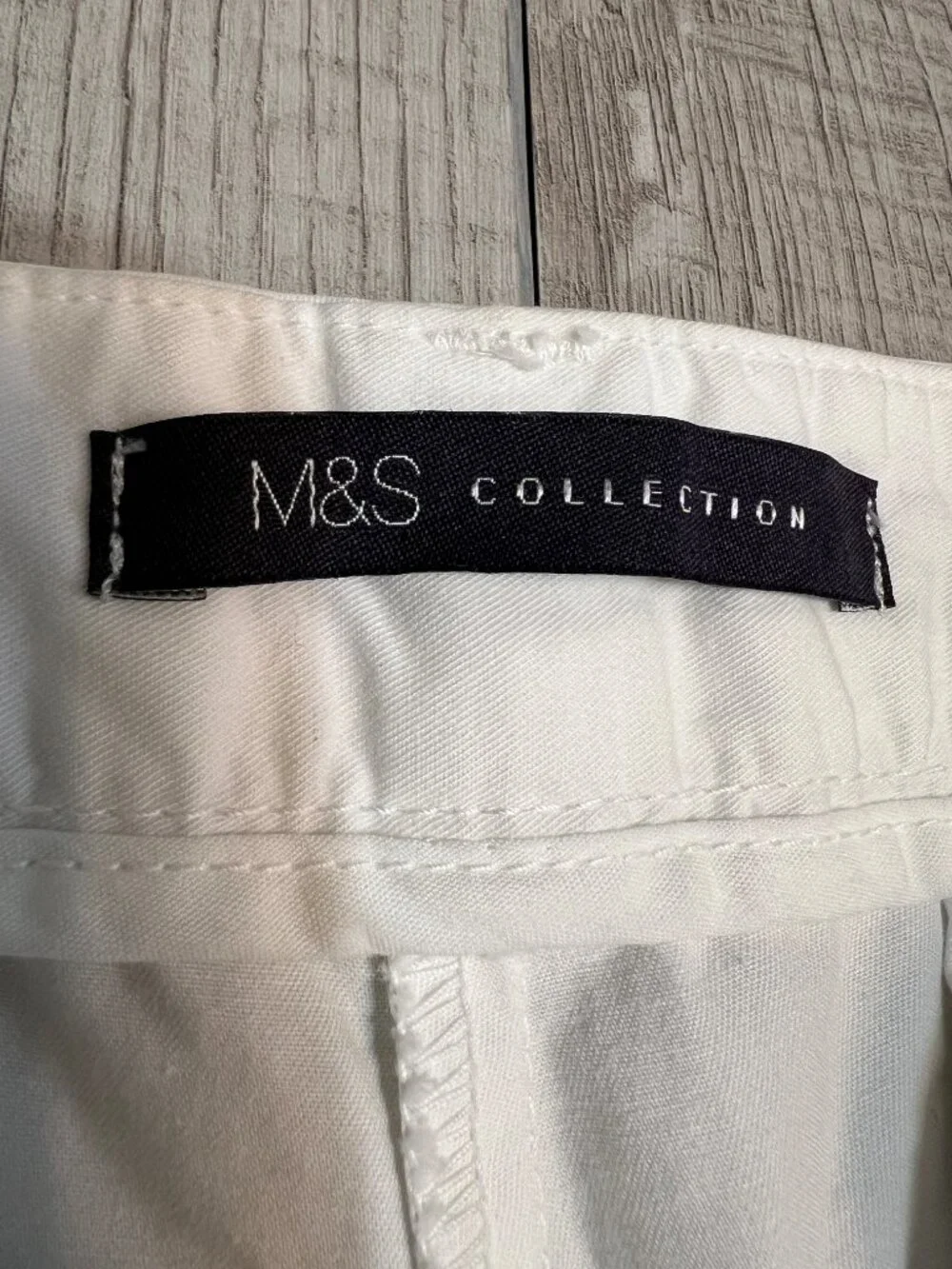 M&S Collection White Chino Shorts Size US 6 Cuffed Cotton Minimalist Preppy 29